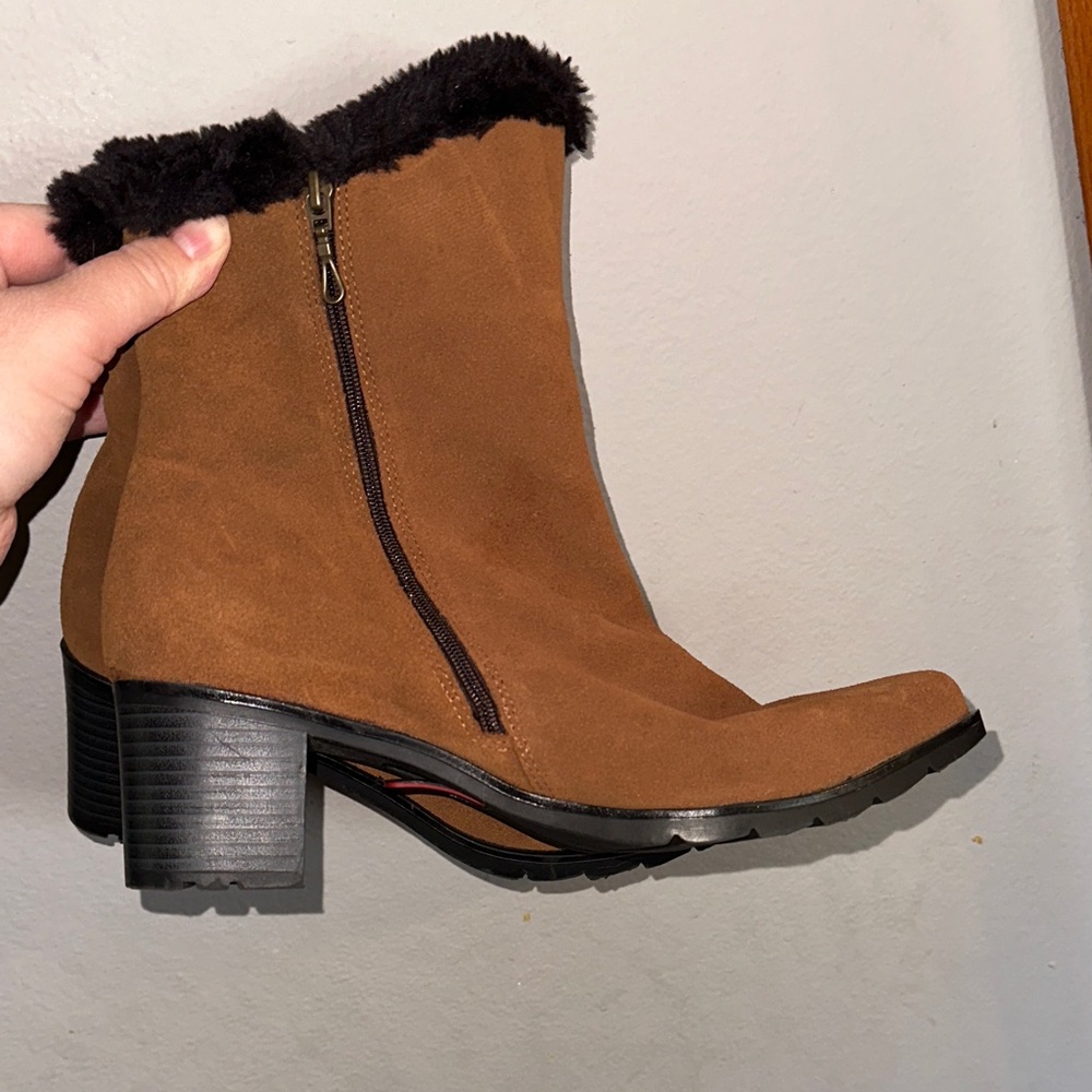 Sporto Brown leather Heeled Boots with Black Trim